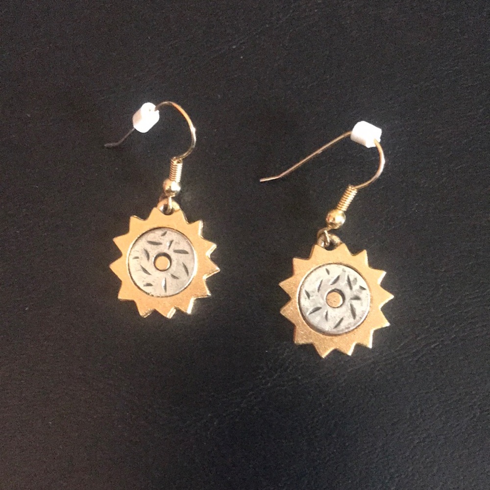 Metal sun style earrings